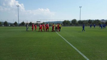 U17 mit lehrreicher Niederlage 2 U17 mit lehrreicher Niederlage 2
