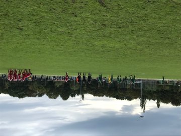 U19 gewinnt souverän das Derby gegen die Rot-Weissen 5 U19 gewinnt souverän das Derby gegen die Rot-Weissen 5